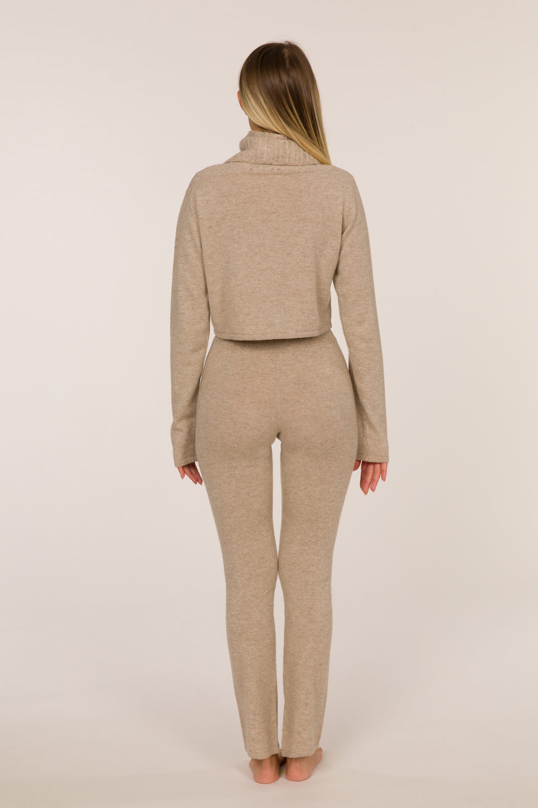 Swami Eco-Cashmere Turtleneck Crop Sweater - Light Beige